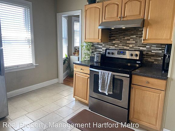 2nd image of 122 Grandview Ter #120