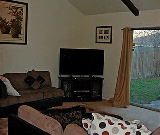 Additional view of living area