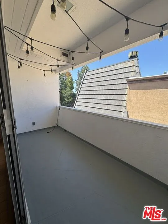 1 bed, 1.5 bath, 823 sqft, $2,950 — Photo 2
