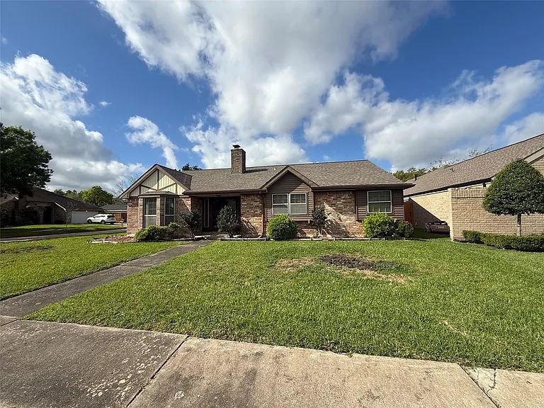 214 Kings Ct — Photo 3