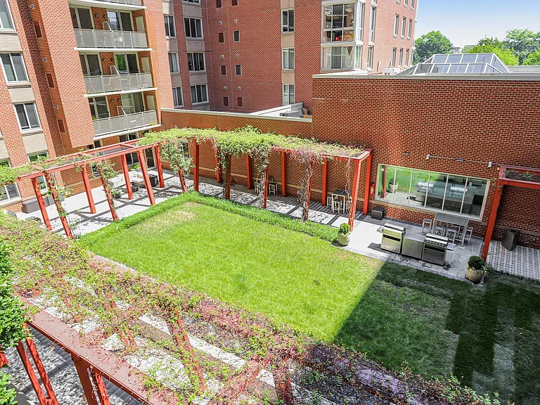 1000 New Jersey Ave SE #916 — Photo 31