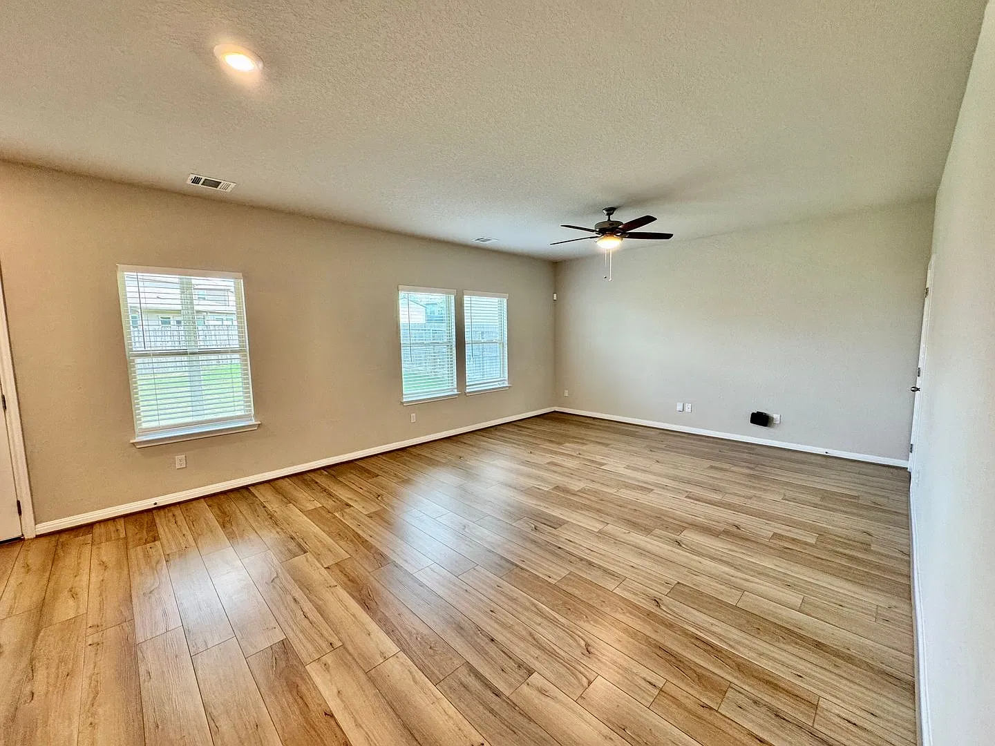 Gorgeous Two-Story 4 Bedroom / 2.5 Bath Home In Cibolo, Tx! — Photo 4