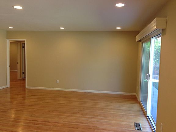 5th image of 42232 Forsythia Dr