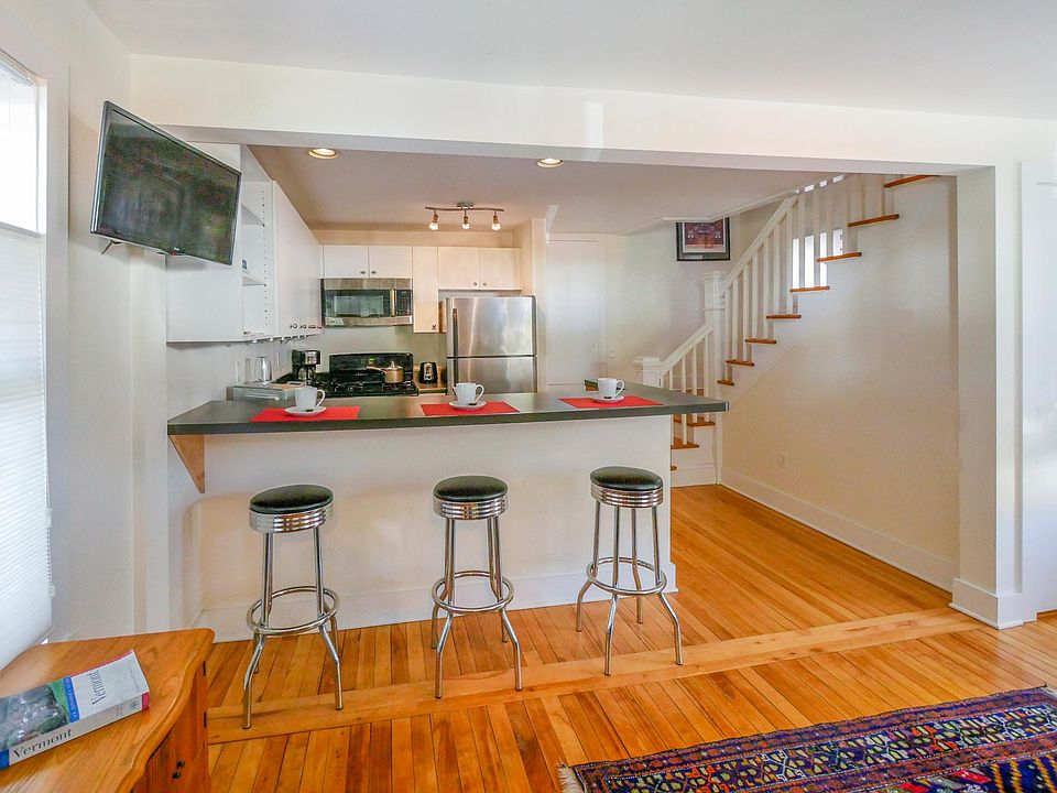 Kitchen breakfast bar