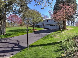 34 Rosellen Dr, Trumbull, CT 06611