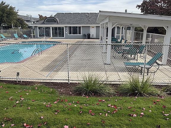 3rd image of 650 Harlow Rd