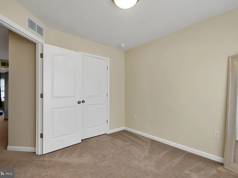 121 High Pointe Dr #38 — Photo 15