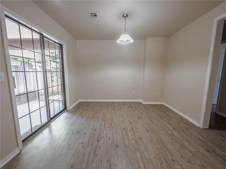 2020 S F St — Photo 5