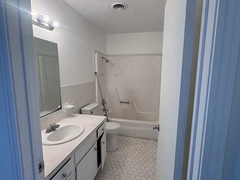 33 Bellmeade Cv #C — Photo 16