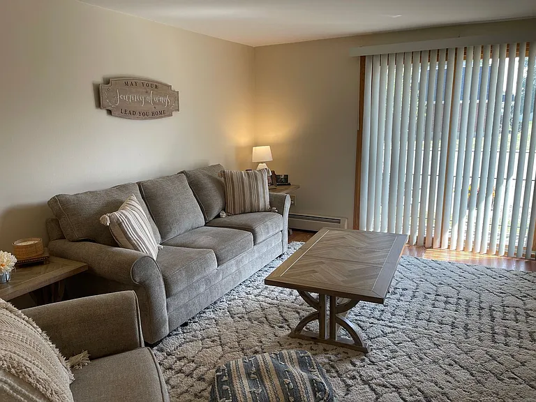 Embassy Square Apartments — Photo 89