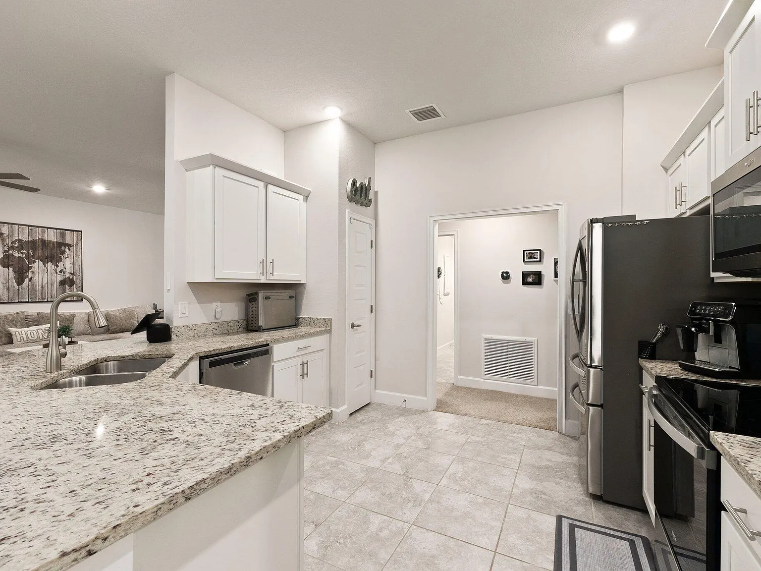 4 bed, 3.0 bath, 2508 sqft, $3,000 — Photo 4