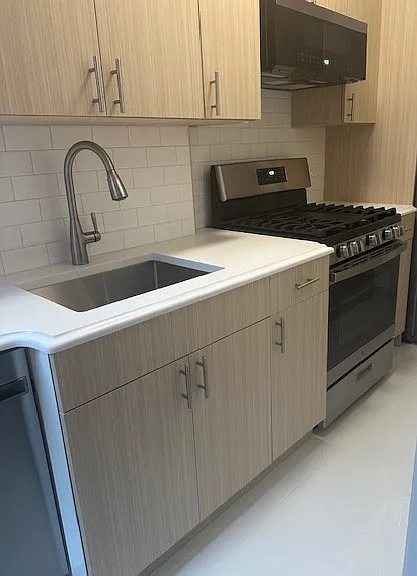 435 W 23rd St #8F — Photo 4