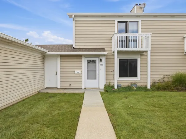 1590 Cornell Cir #1, Hoffman Estates, IL 60169
