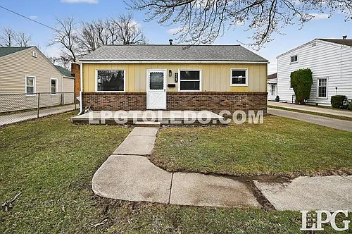 927 W Northgate Pkwy Photo 1