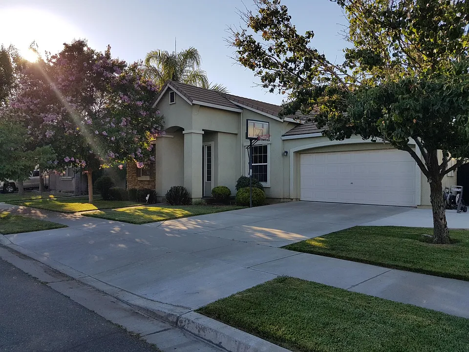 3739 Larian Way #1