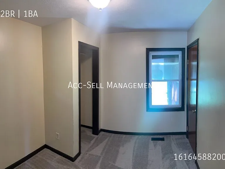 427 Leonard St NE — Photo 4
