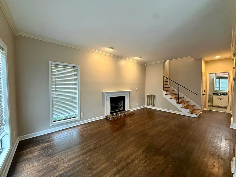 932B Russell St — Photo 17
