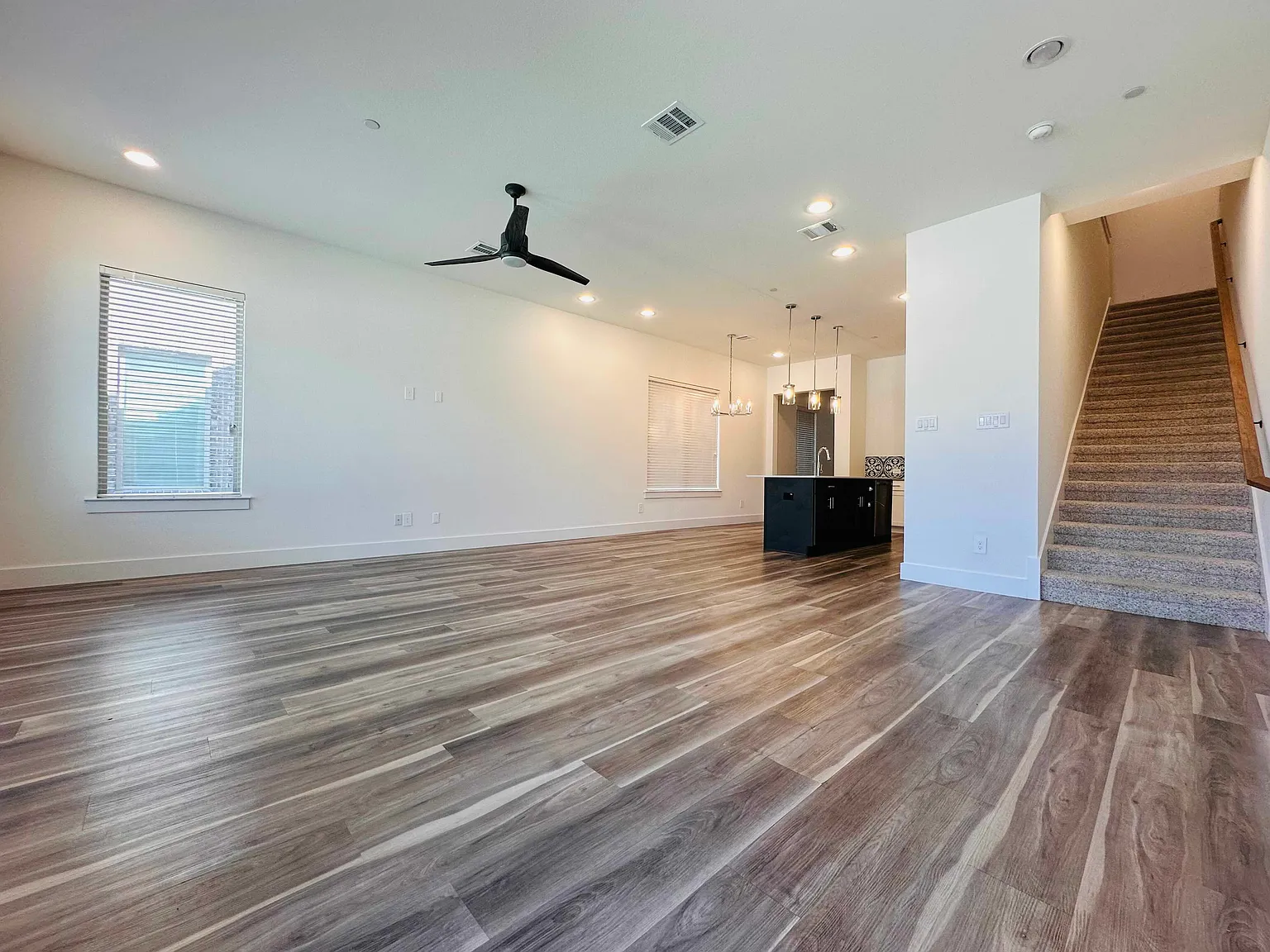 3 bed, 2005 sqft, $2,450 — Photo 3