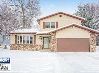 916 Deepwood Dr, Mishawaka, IN
