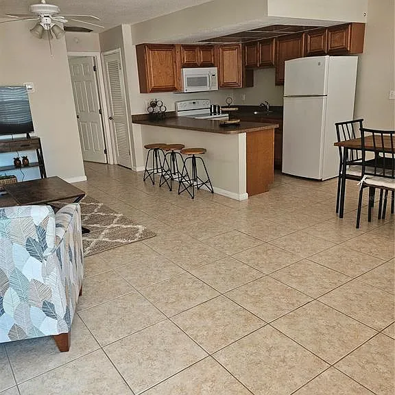 220 Park Blvd N #202 — Photo 1