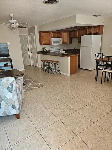 220 Park Blvd N Photo 1
