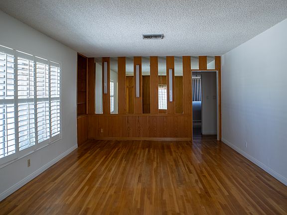 4th image of 17640 Kittridge St