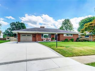 349 Country Club Dr, Xenia, OH 45385