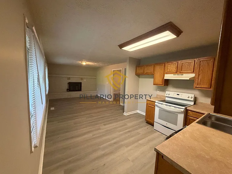 4441 N Vinewood Ave — Photo 5