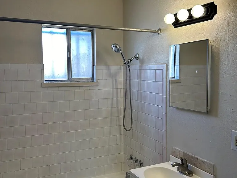 120 Parsifal St NE #C — Photo 5