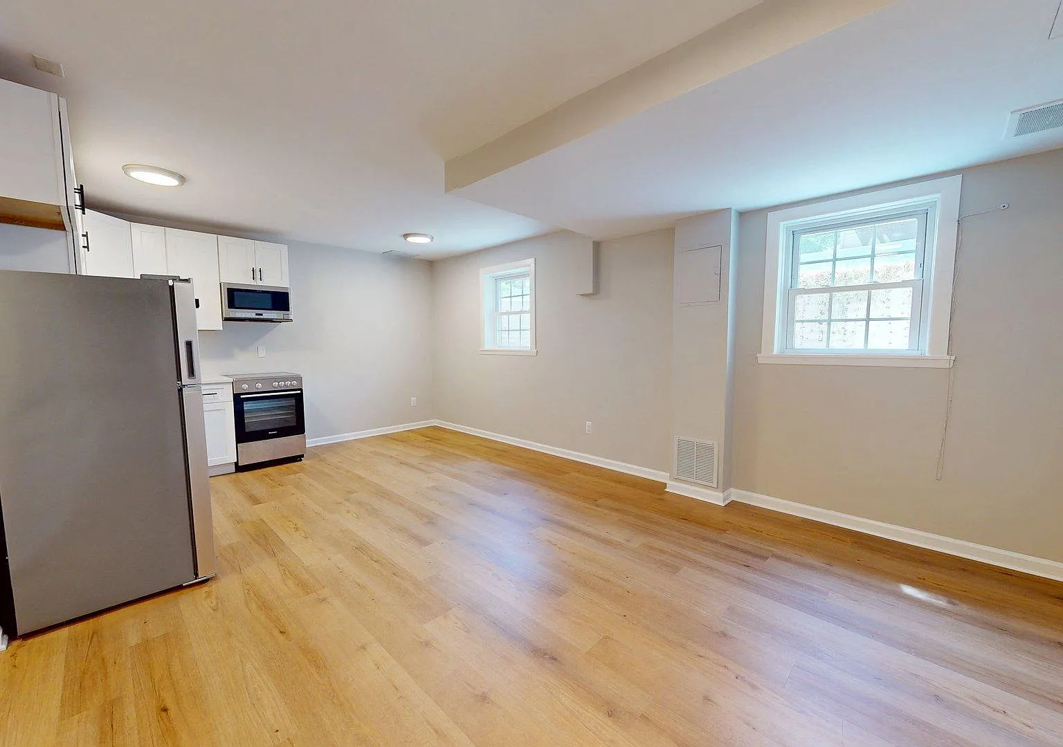 2 bed, 1.0 bath, 2112 sqft, $2,800 — Photo 2