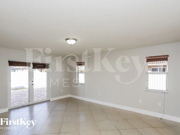 3124 SW 142nd Pl — Photo 7
