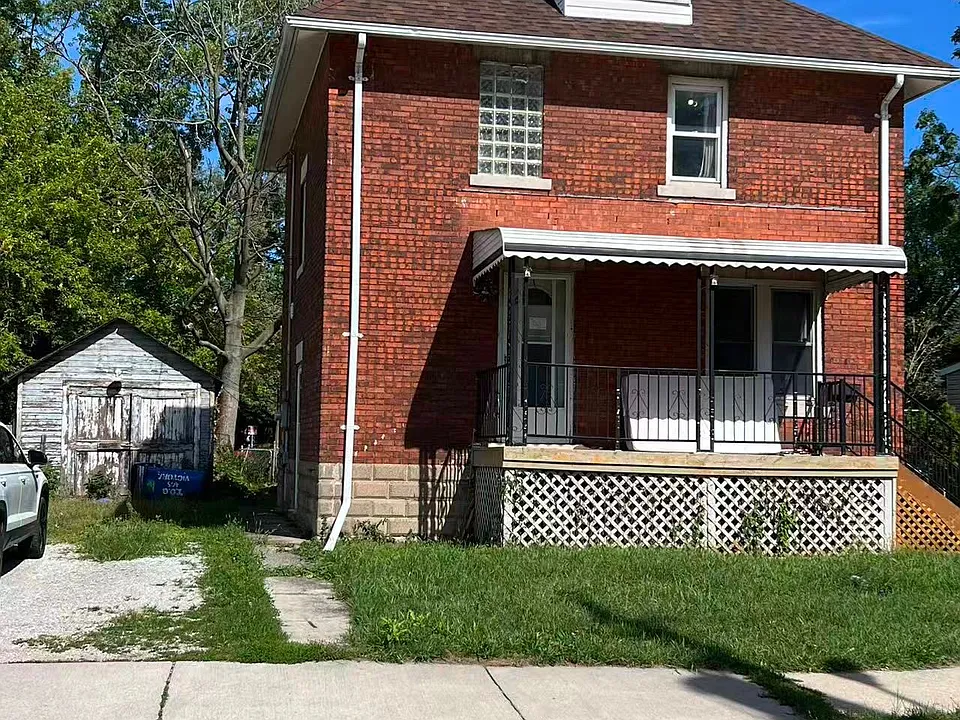 Josephine Ave