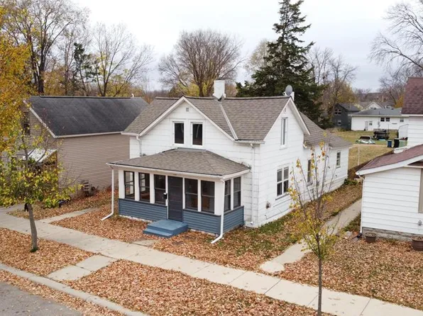 215 N Maple St, Chaska, MN 55318