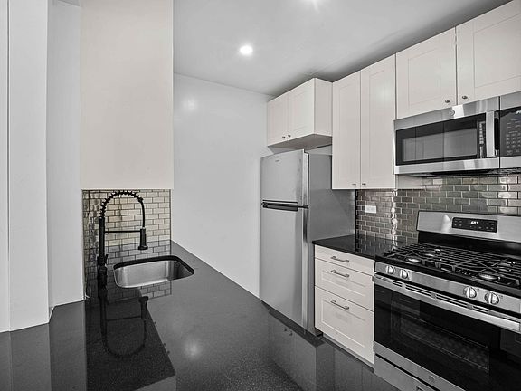 5th image of 597 Grand Ave APT 3D