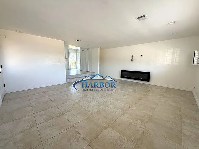 1630 Miracosta St — Photo 15