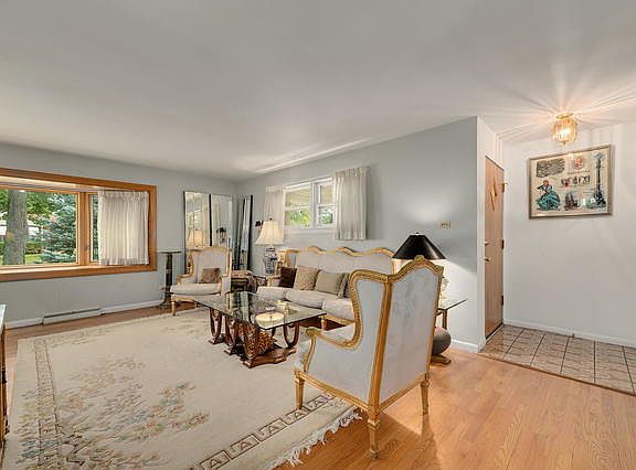 4th image of 1026 Robinhood Ln