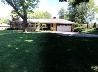 W151N6926 Glenview Dr, Menomonee Falls, WI 53051