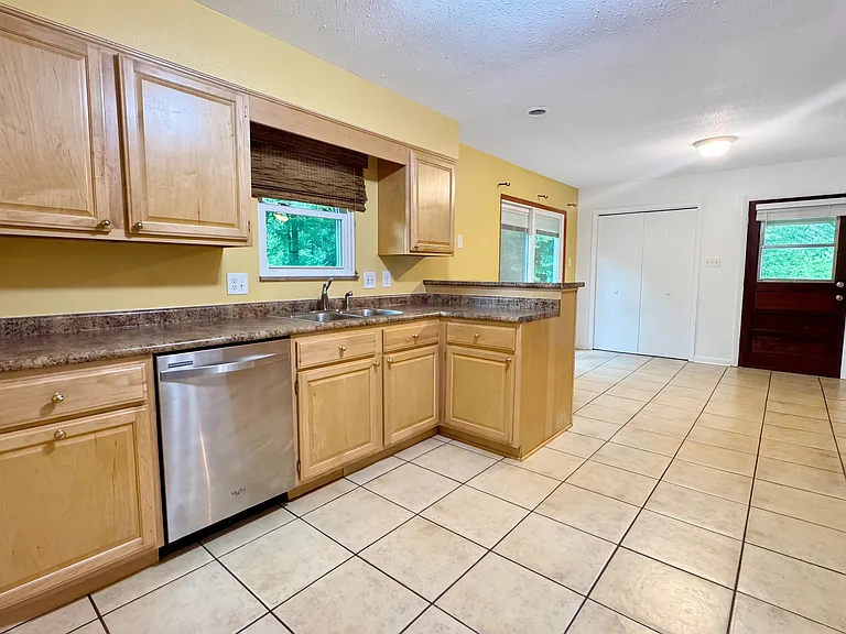 10801 Highcliff Dr — Photo 5