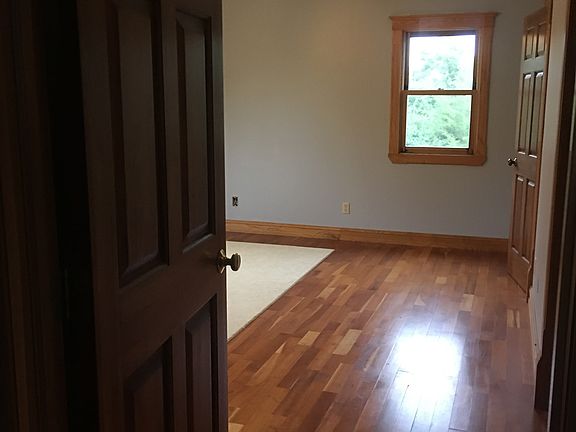 4th image of 1822 Washington St