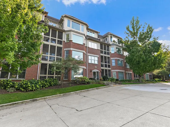100 N River Ln Unit 402, Geneva, IL 60134