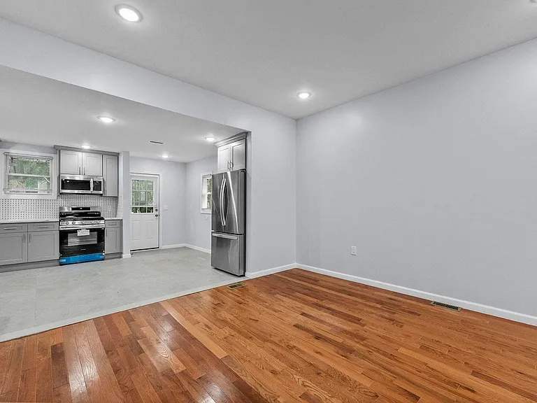 100 Atlantic St — Photo 10