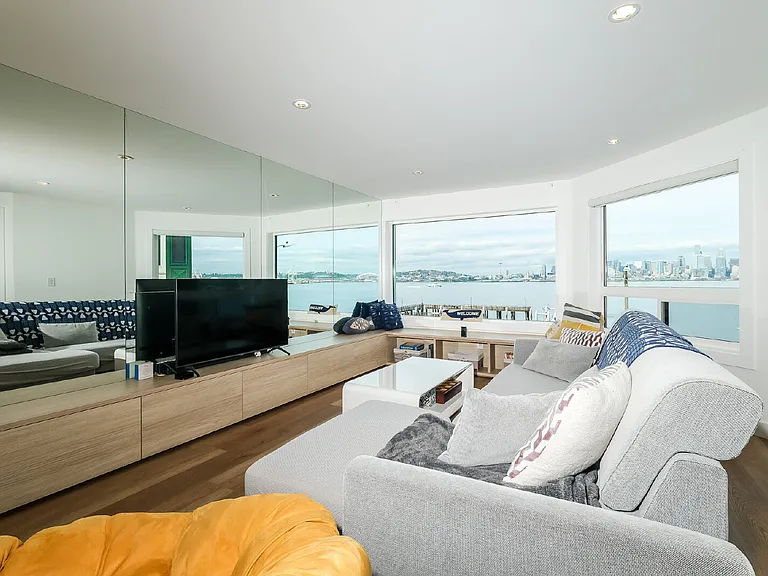 1639 Harbor Ave SW #301 — Photo 3
