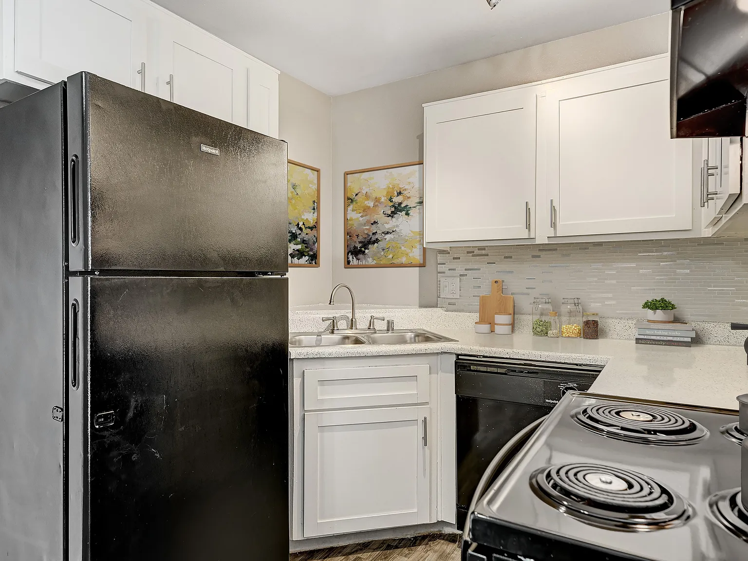 Intrigue Apartments — Photo 4