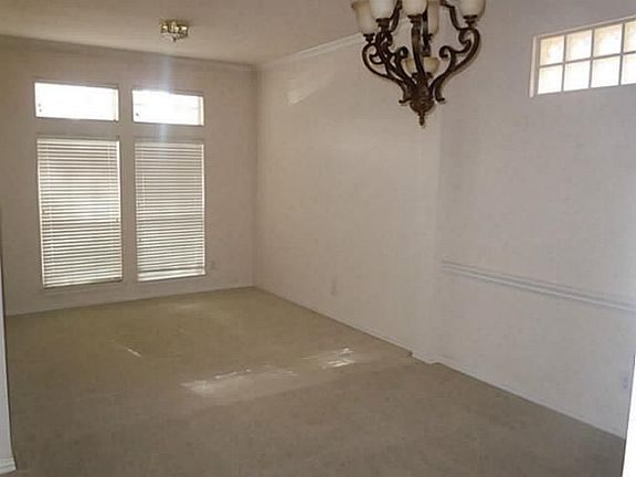 3rd image of 3013 Westminster Dr