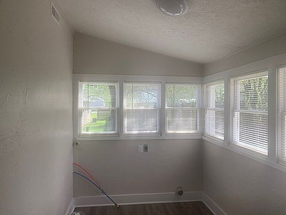 5th image of 1014 Renfrow St