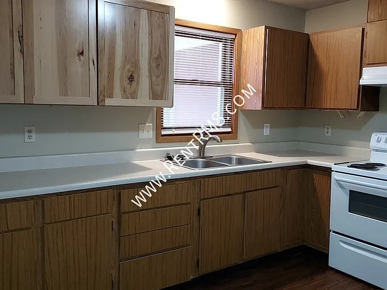 119 W 3rd St #10 — Photo 6