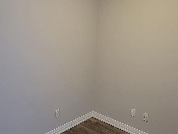 4th image of 30 Meadowglen Pl #2504