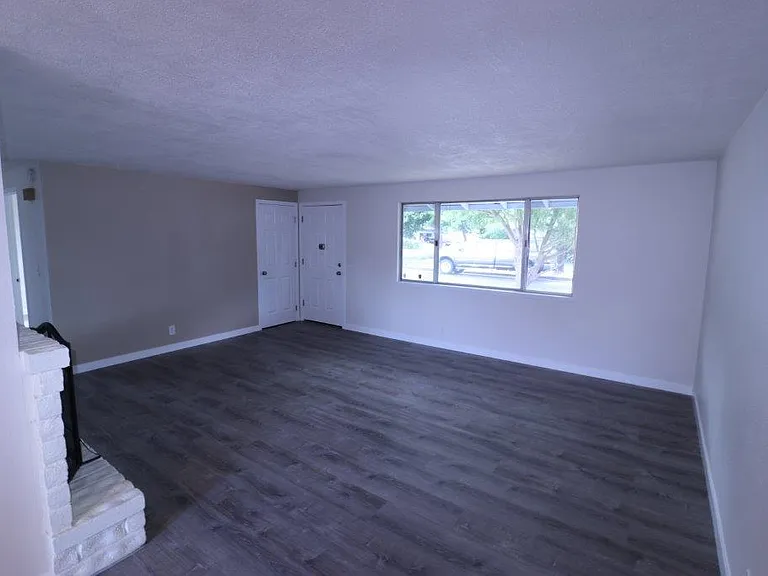 485 S 49th Pl — Photo 2