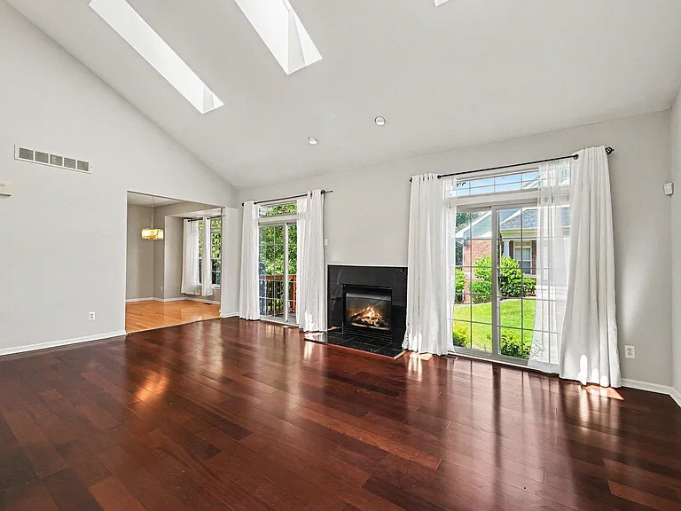 4304 Gateway Cir — Photo 4