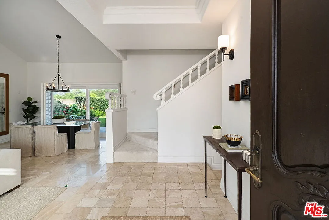 3 bed, 3.0 bath, 1977 sqft, $5,700 — Photo 4